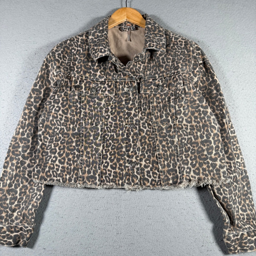 Free People Leopard Print Cropped‎ Denim Jacket Distressed Raw Hem XS Trendy